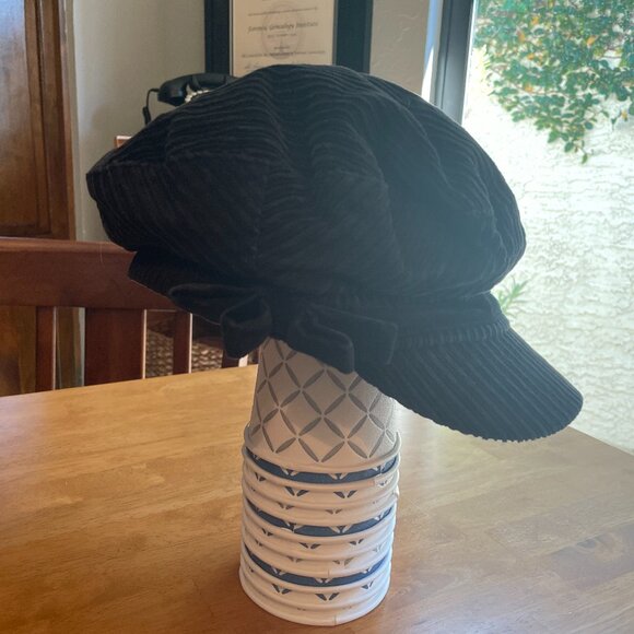 NWOT Size L H&M black corduroy newsboy cap with black velvet bow - Picture 3 of 10